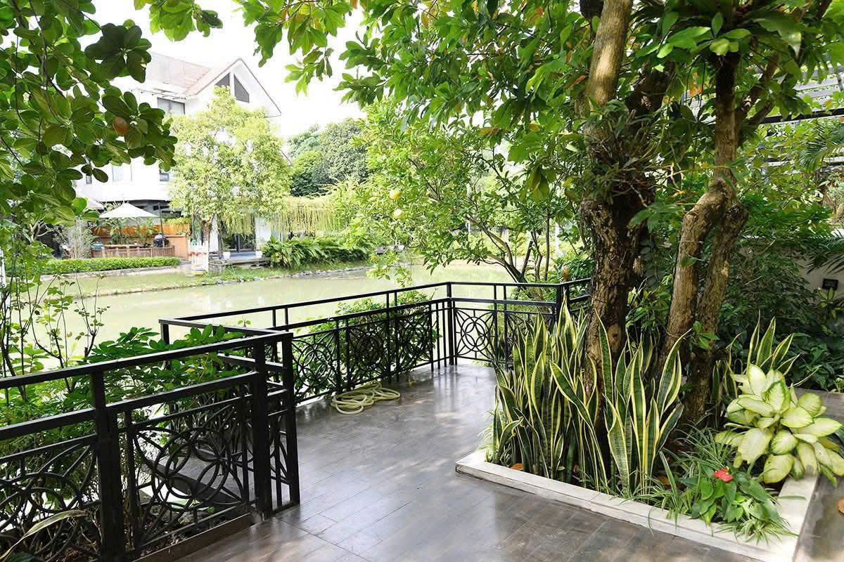 Cho thuê căn Biệt thự song lập có sân vườn, 5 phòng ngủ,đủ đồ bên vinhomes Riverside Long biên 1
