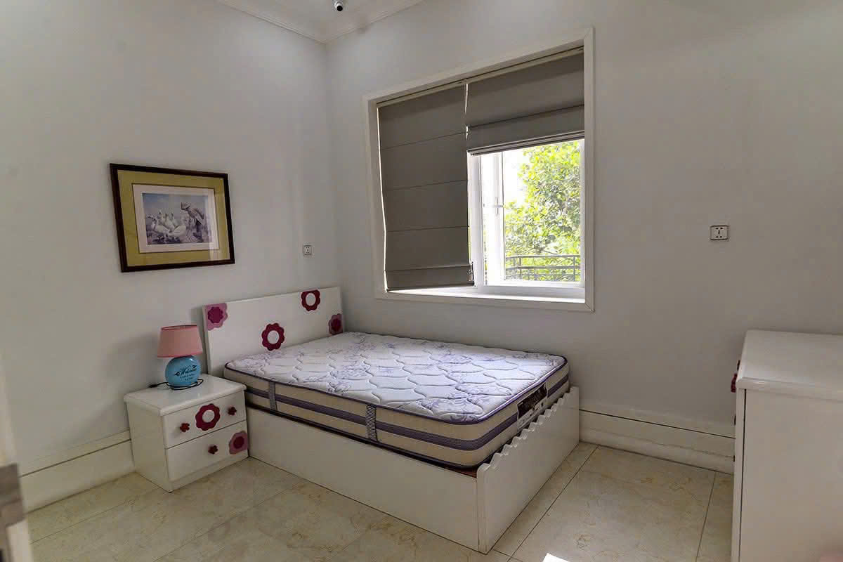 Cho thuê căn Biệt thự song lập có sân vườn, 5 phòng ngủ,đủ đồ bên vinhomes Riverside Long biên 13