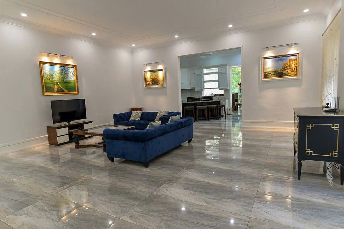 Cho thuê căn Biệt thự song lập có sân vườn, 5 phòng ngủ,đủ đồ bên vinhomes Riverside Long biên 5