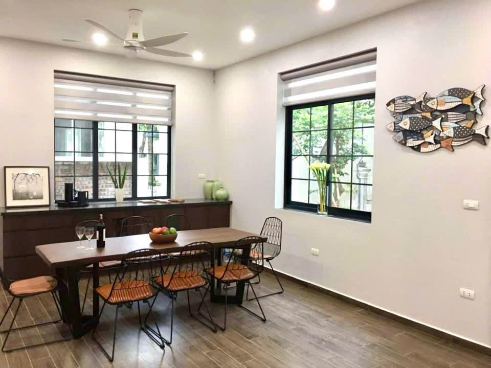 Cho thuê căn biệt thự song lập sân vườn 4 phòng ngủ,đủ đồ bên khu Marina Ecopark 2