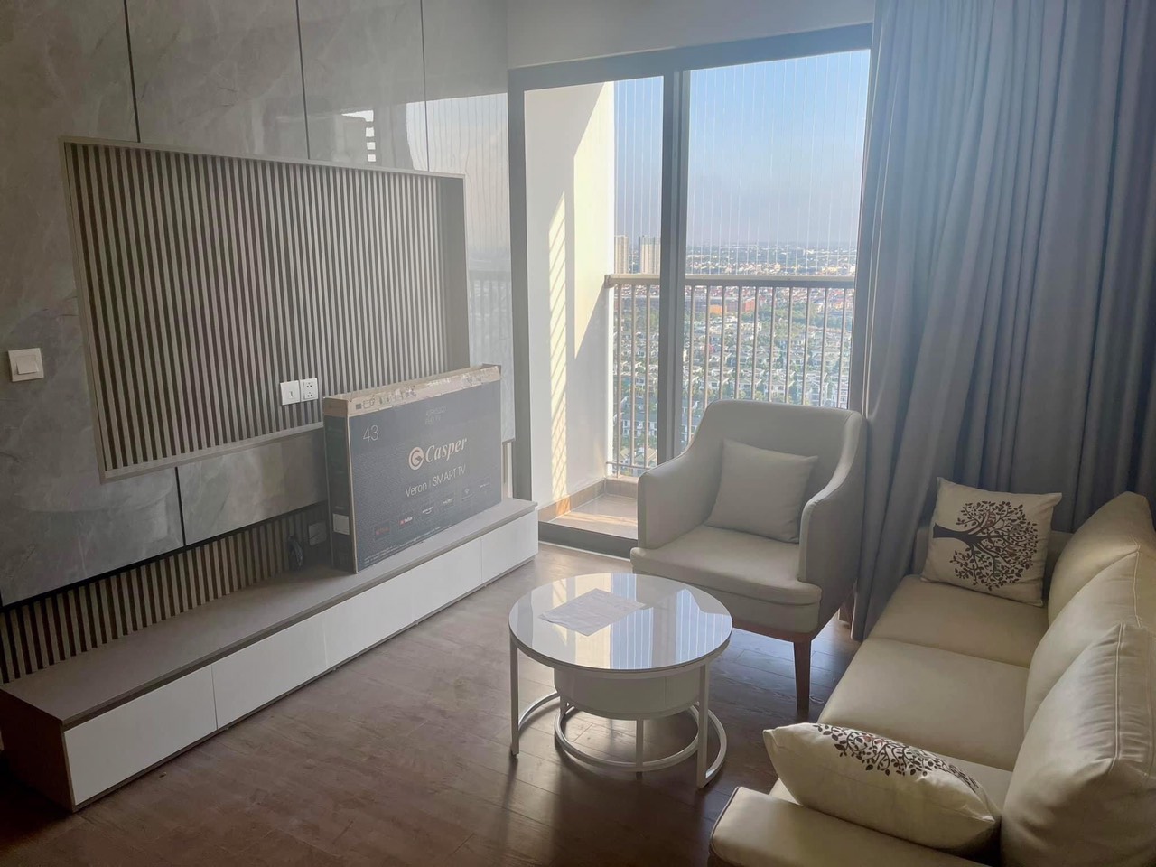 cho thuê căn hộ 2 phòng ngủ ,đủ đồ bên tòa S1 sky oasis ecopark 2