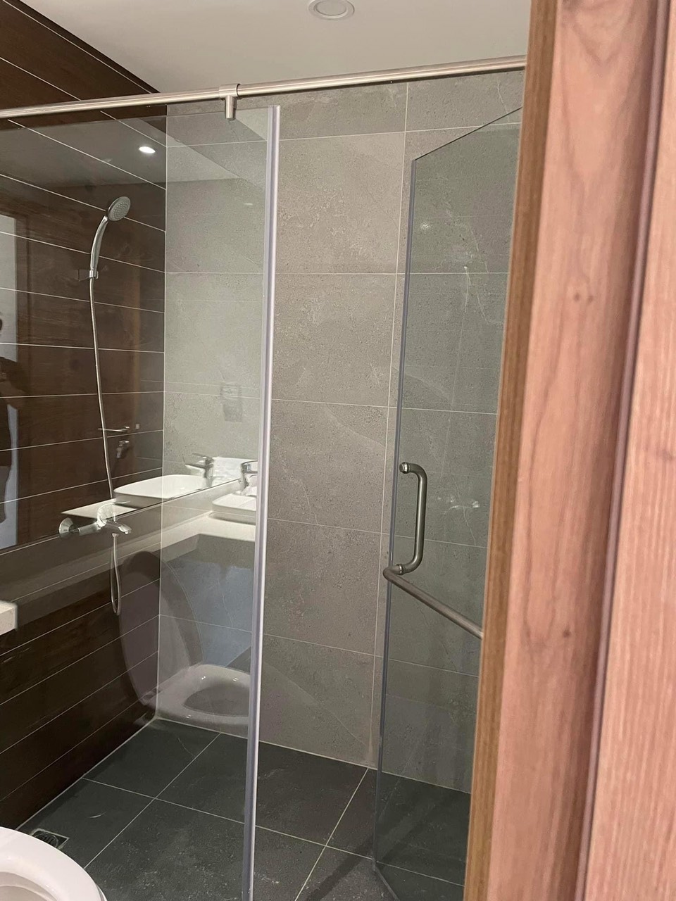 cho thuê căn hộ 2 phòng ngủ ,đủ đồ bên tòa S1 sky oasis ecopark 7