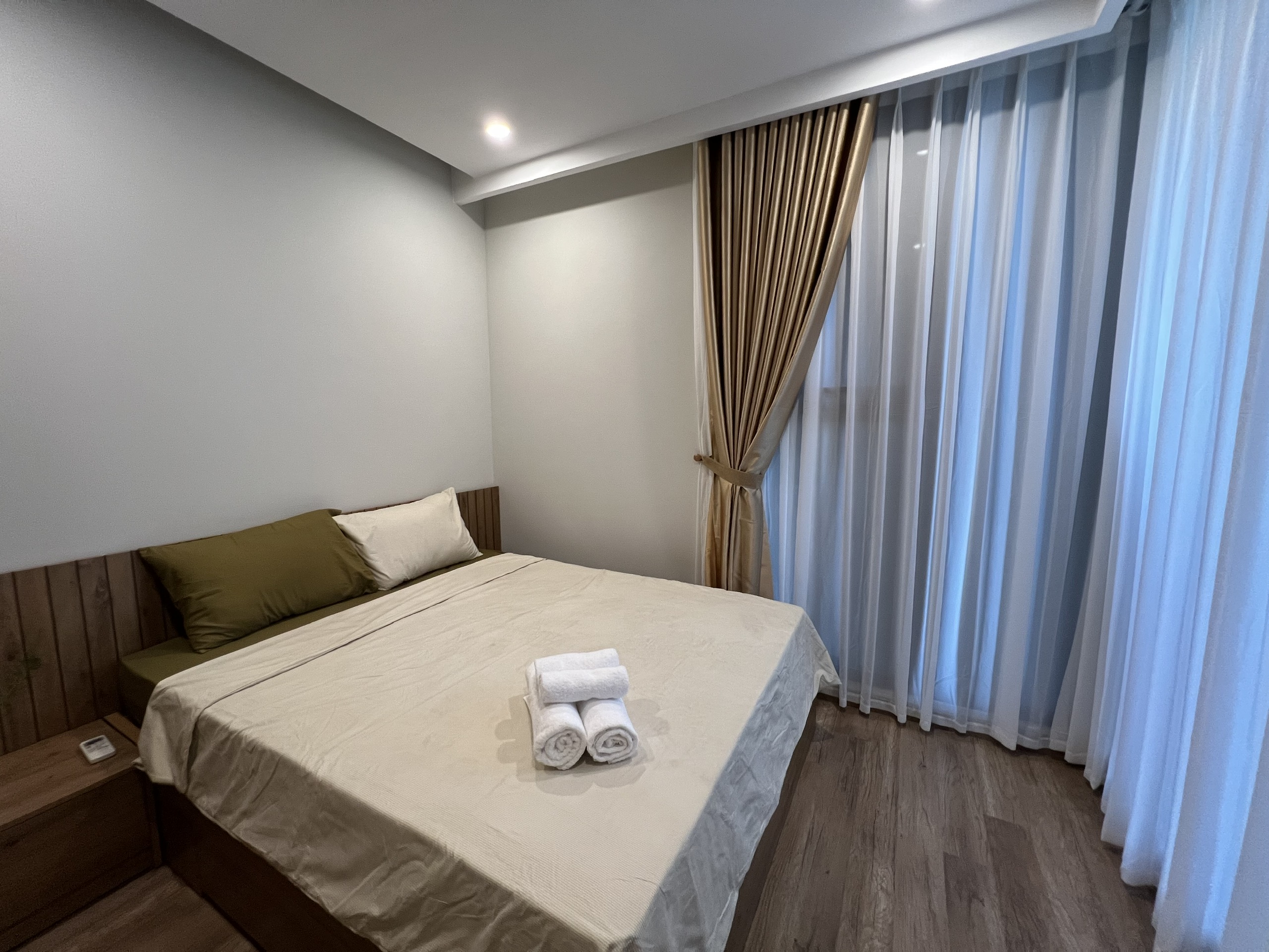 CHO THUÊ CĂN HỘ 2 PHÒNG NGỦ,ĐỦ ĐỒ BÊN TÒA ONSEN ECOPARK 6