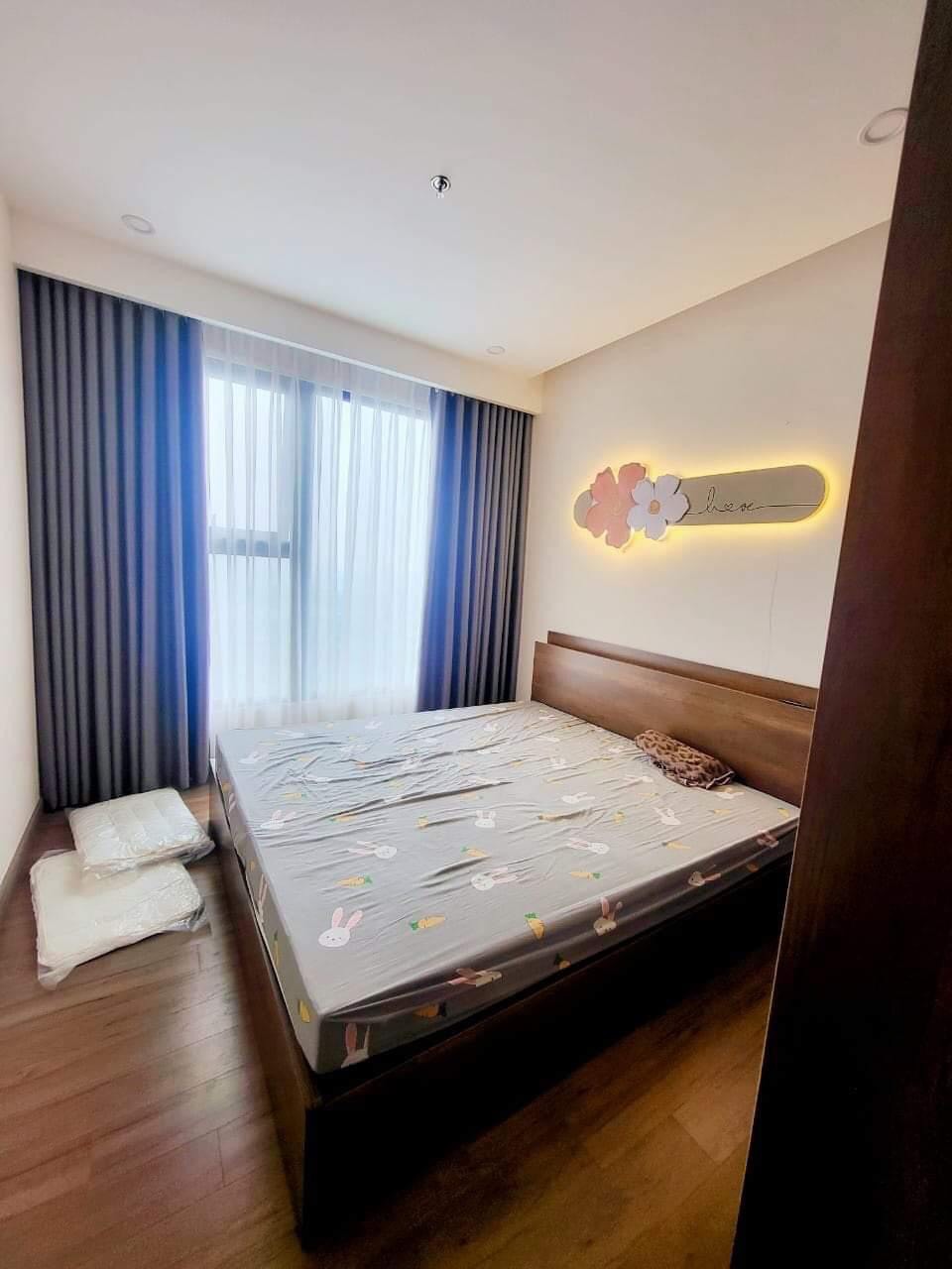 cho thuê căn hộ 64m2,2pn,đủ đồ bên tòa S2 sky oasis ecopark 5