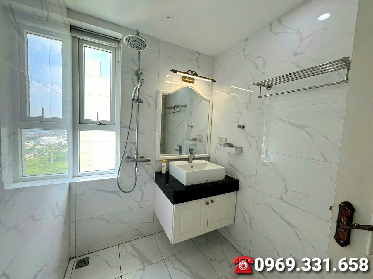 cho thuê căn hộ Penhouse 3 phòng ngủ,đủ đồ có sân vườn rộng bên Rựng cọ ecopark 8