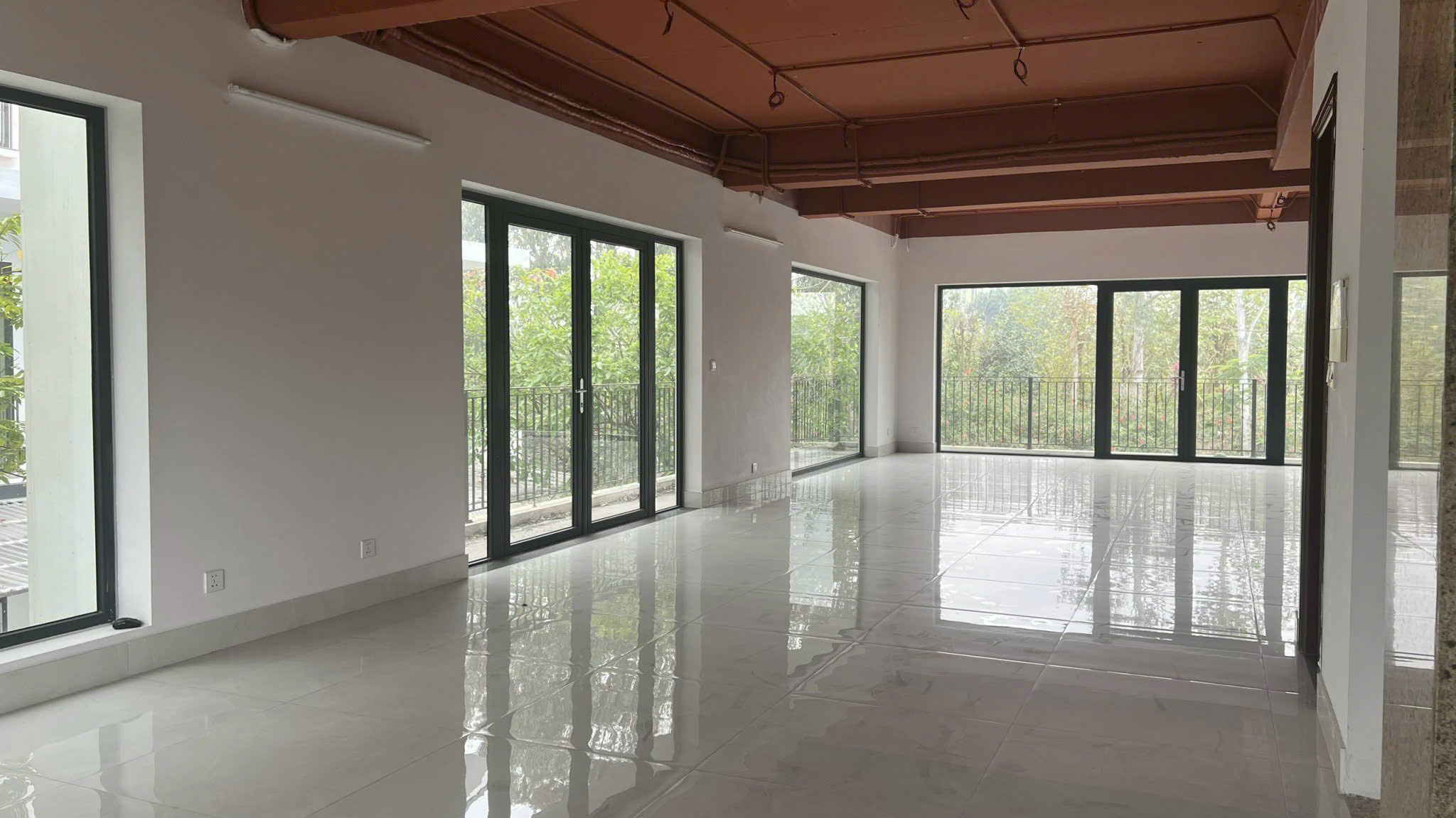 Cho thuê căn nhà phố vườn 230m2 bên Parkriver Ecopark 2