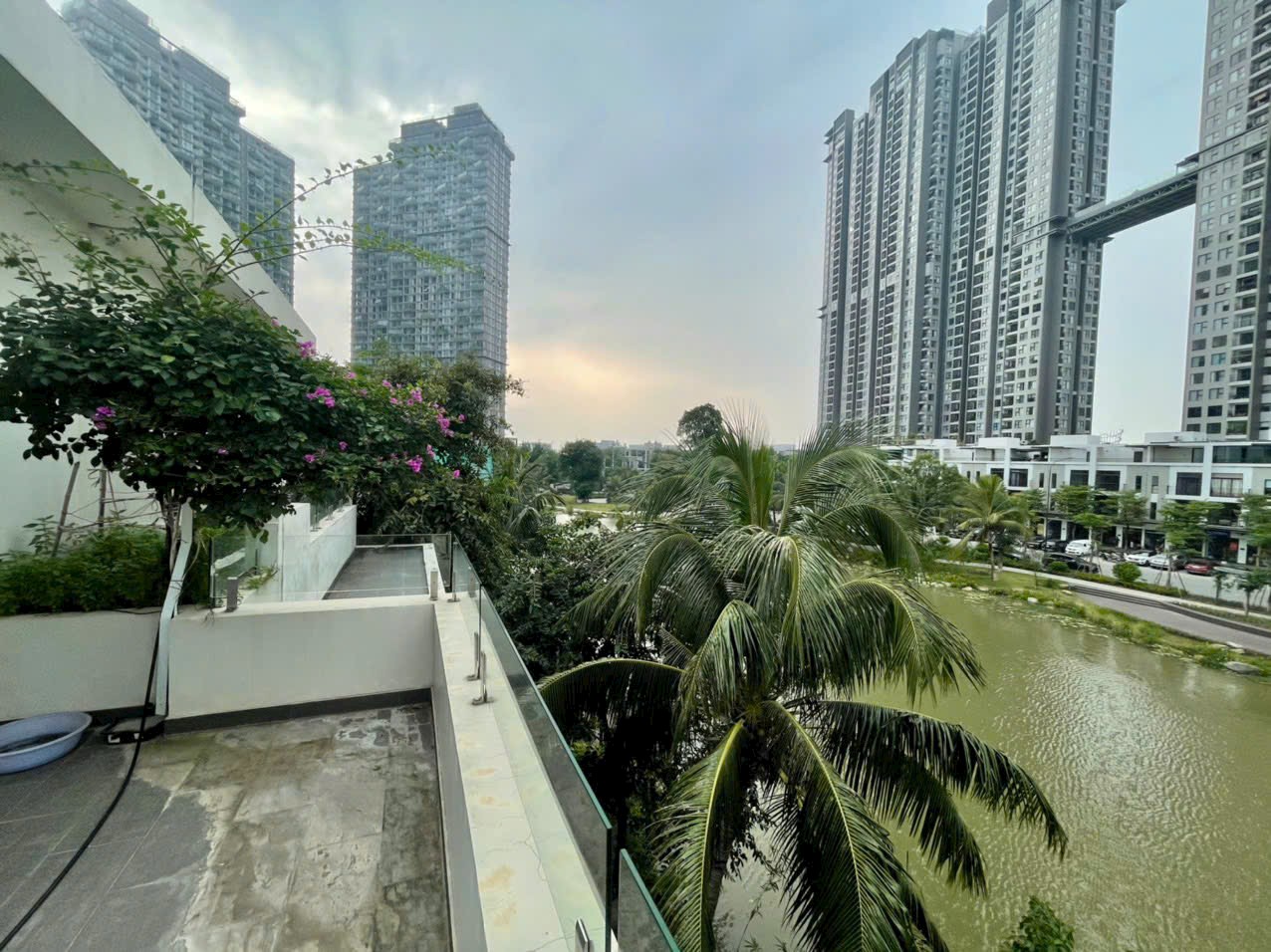 CẦN TIỀN BÁN GẤP CĂN BIỆT THỰ 300M2 BÊN THE ISLAND( ĐẢO) ECOPARK VĂN GIANG,HƯNG YÊN