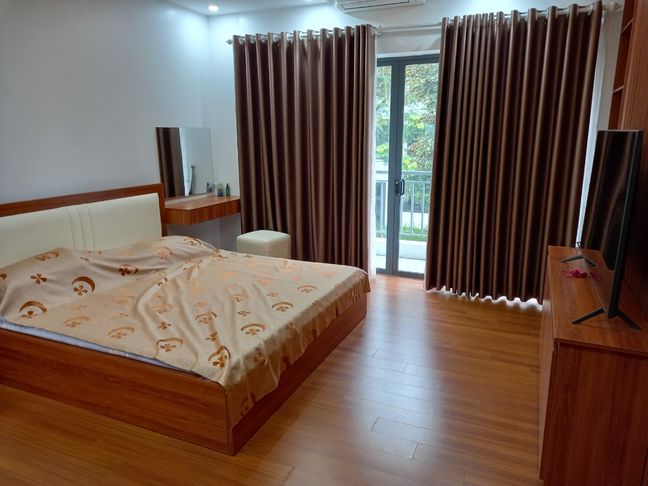CHO THUÊ CĂN BIỆT THỰ 190M2,4PN,ĐỦ ĐỒ BÊN PARKRIVER KĐT ECOPARK, HƯNG YÊN