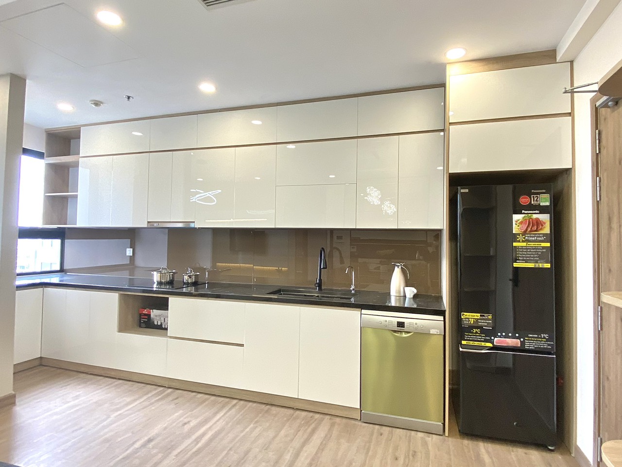 cho thuê căn hộ 94m2,3pn,đủ đồ bên tòa Spremium sky oasis ecopark, hưng yên