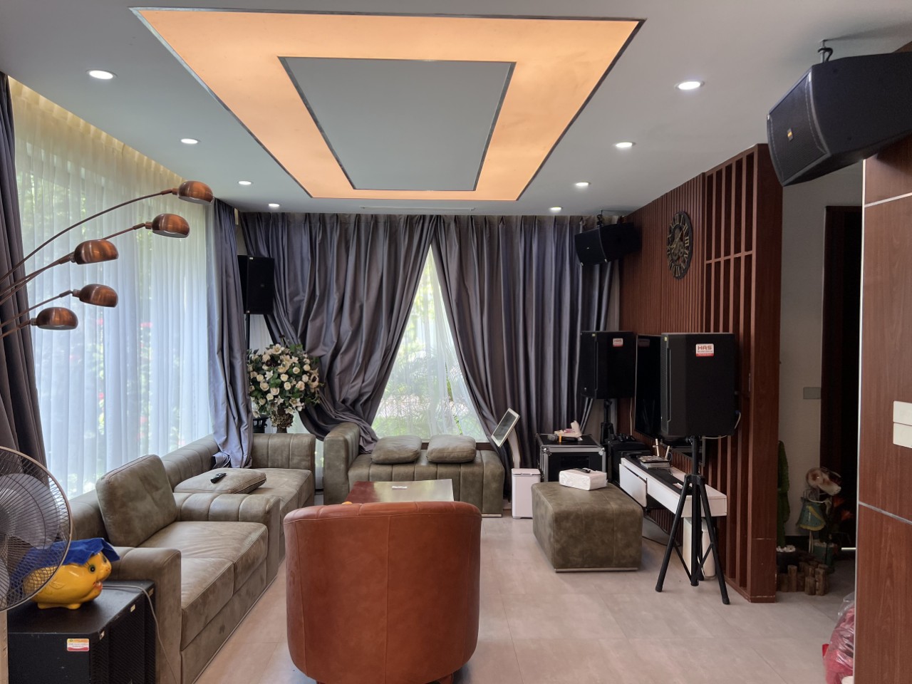 Biệt thự 4 phòng ngủ đầy đủ nội thất cho thuê tại Mimosa