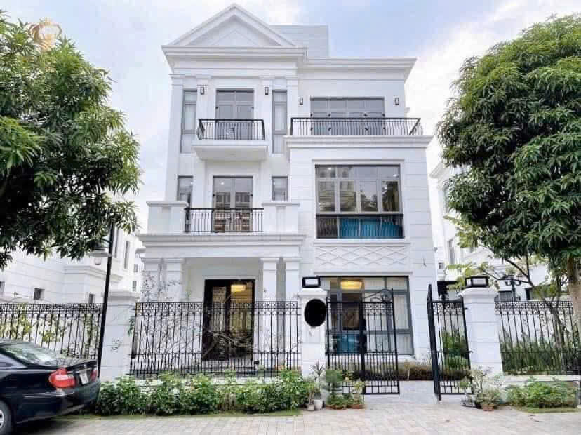 Biệt thự đơn lập 4 phòng ngủ, full nội thất đẹp bên khu Harmony Vinhomes Riverside cho thuê