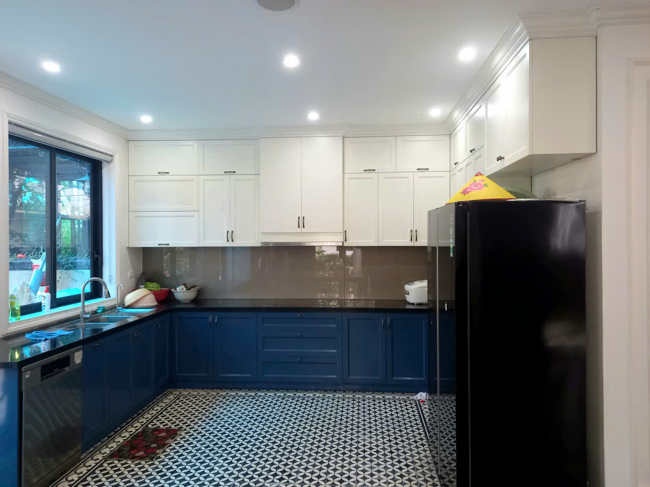 Biệt thự sân vườn 4 phòng ngủ, đủ đồ bên khu Mimosa Ecopark cho thuê