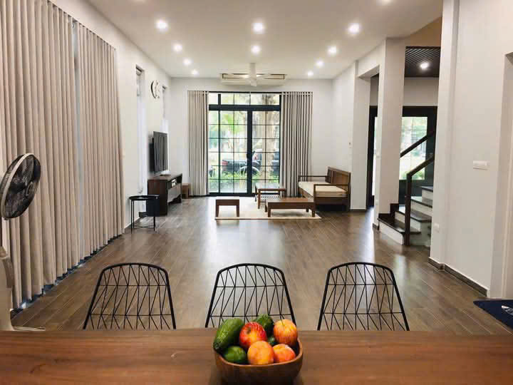 Biệt thự song lập 189m2,5 phòng ngủ full đồ bên Marina Ecopark cần bán