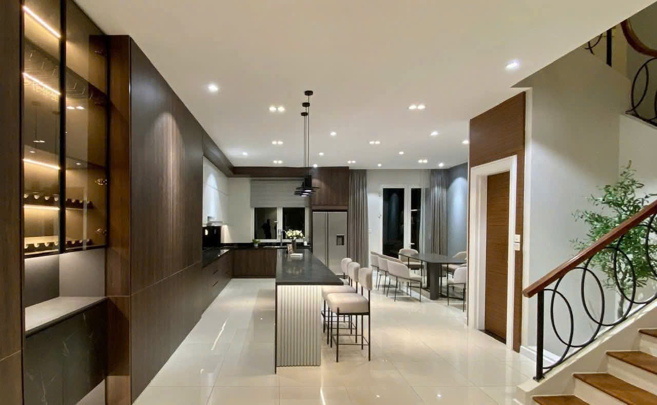 Biệt thự Vinhomes Riverside có view sông,4 phòng ngủ đủ đồ càn cho thuê