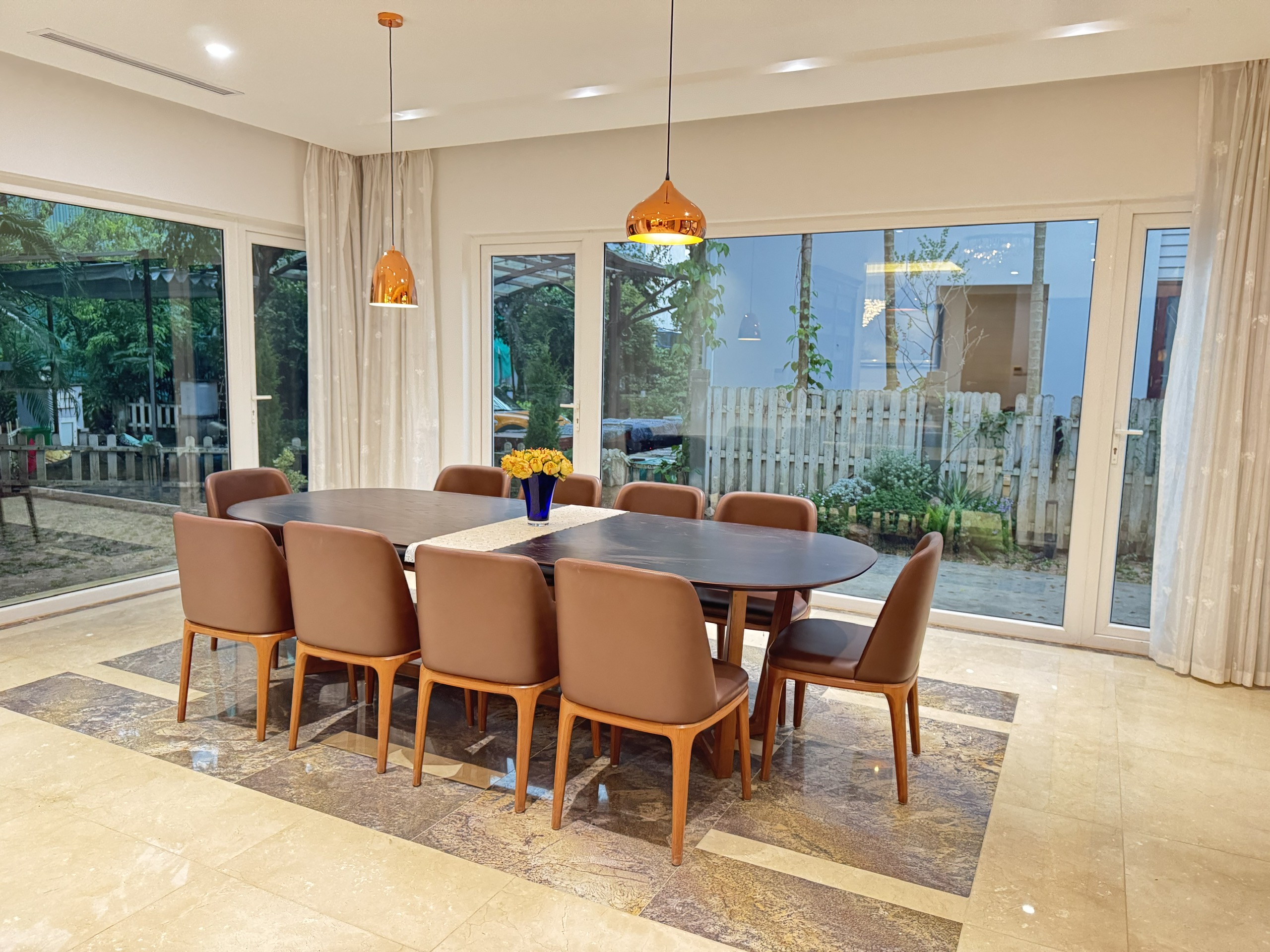 Cần cho thuê nhanh căn Biệt thự sân vườn rộng, full nội thất đẹp bên Vườn tùng Ecoaprk