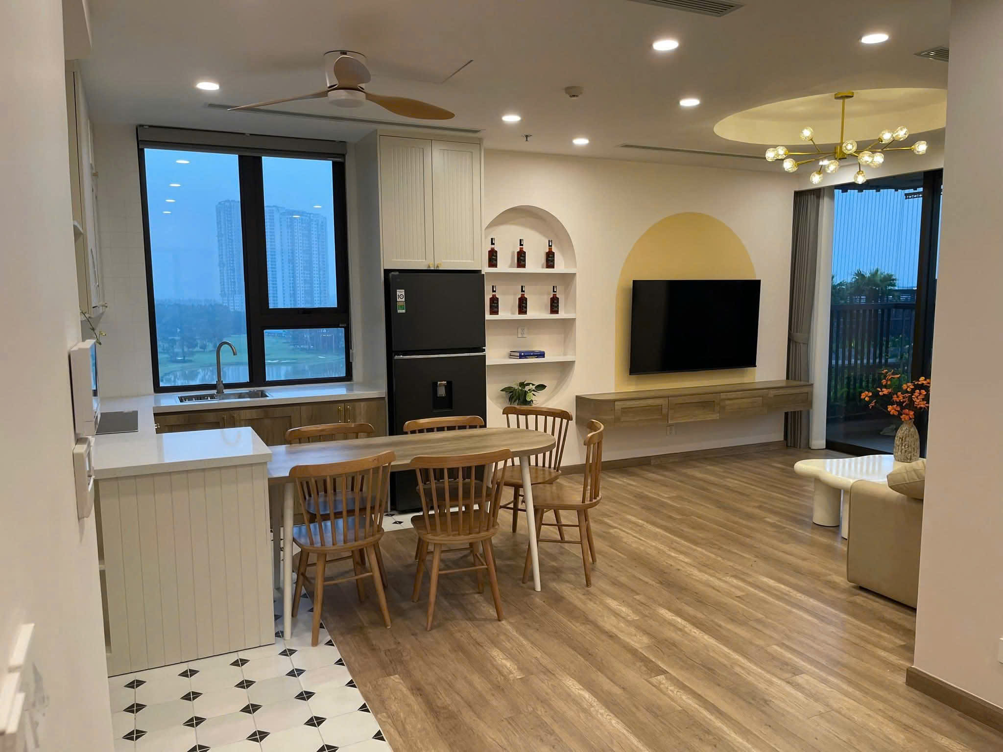 cần cho thuê nhanh căn hộ 3 phòng ngủ, đầy đủ đồ bên tòa R2 Onsen Ecopark