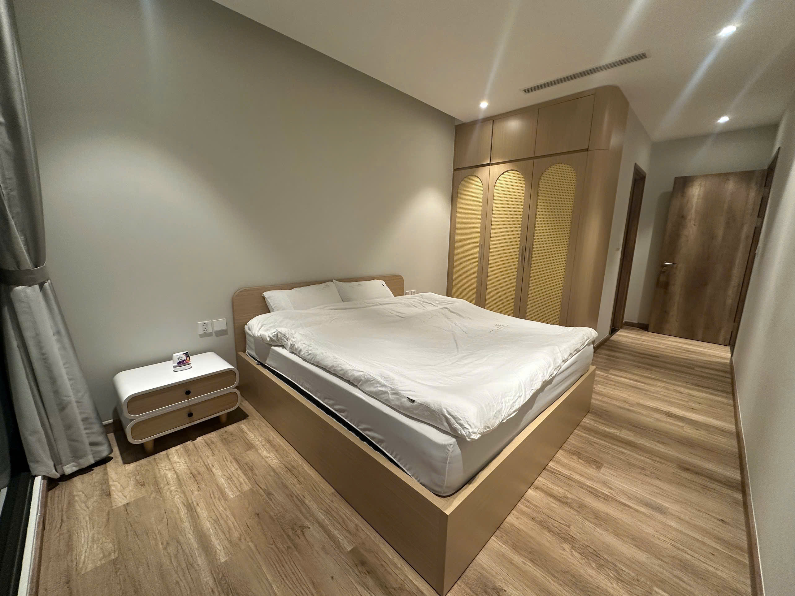 căn hộ 2 phòng ngủ, đầy đủ đồ đẹp tòa L2 The landmark Ecopark cần cho thuê