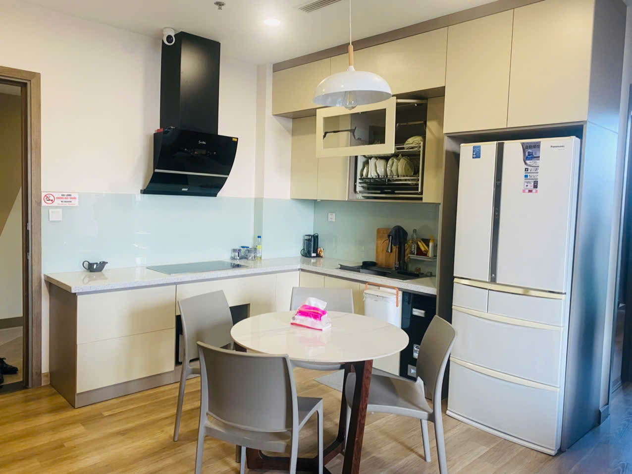 Căn hộ 94m2, 3 phòng ngủ, đủ đồ bên tòa Solforest Ecopark cần cho thuê