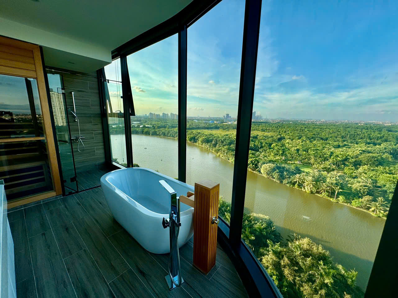 Căn Hộ Cao Cấp Tầng Trung, View Hồ Thiên Nga Tòa L1 The Landmark Ecopark- 116m2, 3 phòng ngủ, full đồ đẹp cho thuê