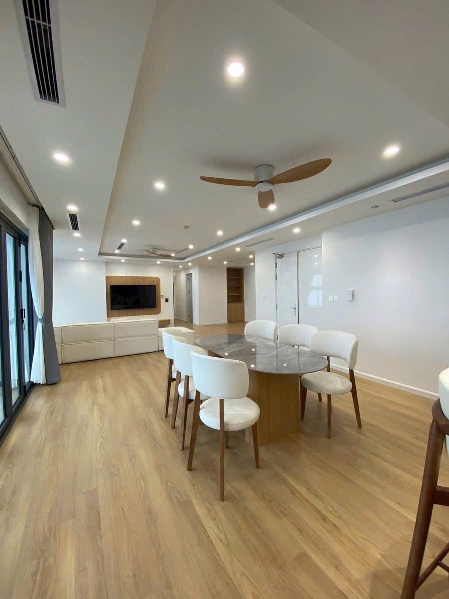 cho thuê căn hộ 158m2, 3 phòng ngủ, full đồ cao cấp bên tòa Park 2 Ecopark văn giang