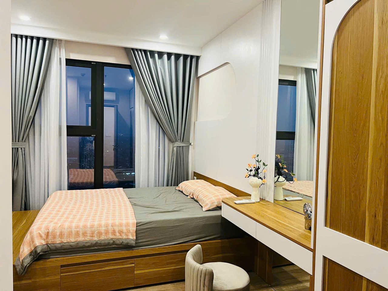 Cho thuê căn hộ 3 phòng ngủ ,đủ đồ bên tòa Haven Park Ecopark văn giang