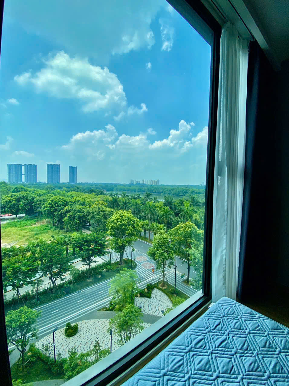 Cho thuê căn hộ 3 phòng ngủ, đủ đồ tầng trung tòa The landmark Ecopark văn giang