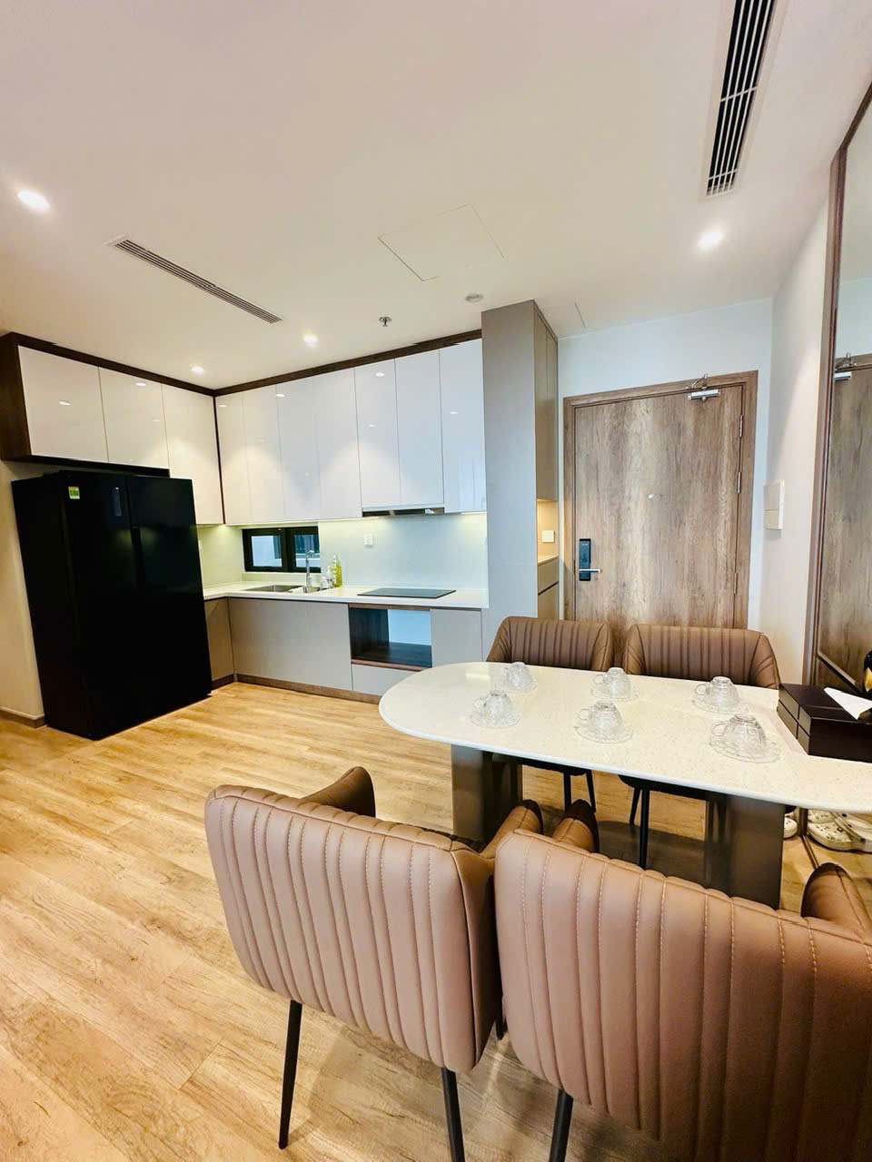 CHO THUÊ CĂN HỘ 3 PHONG NGỦ TÒA L2 THE LANDMARK - ECOPARK - FULL ĐỒ ĐẸP