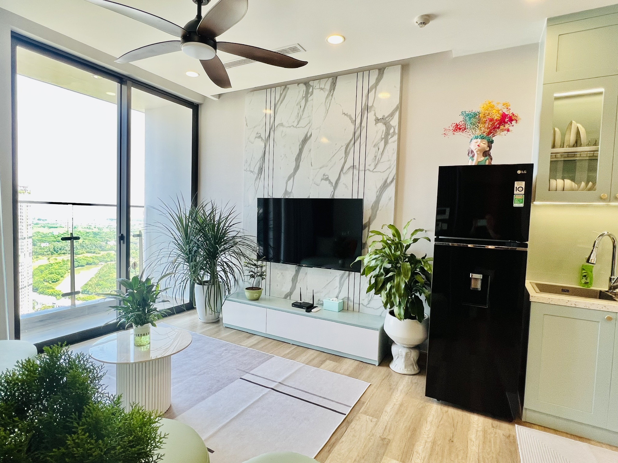 Cho Thuê Căn Hộ 63m2, 2 Phòng Ngủ Full Nội Thất Đẹp Tòa Solforest 1 Ecopark - Giá Tốt Nhất
