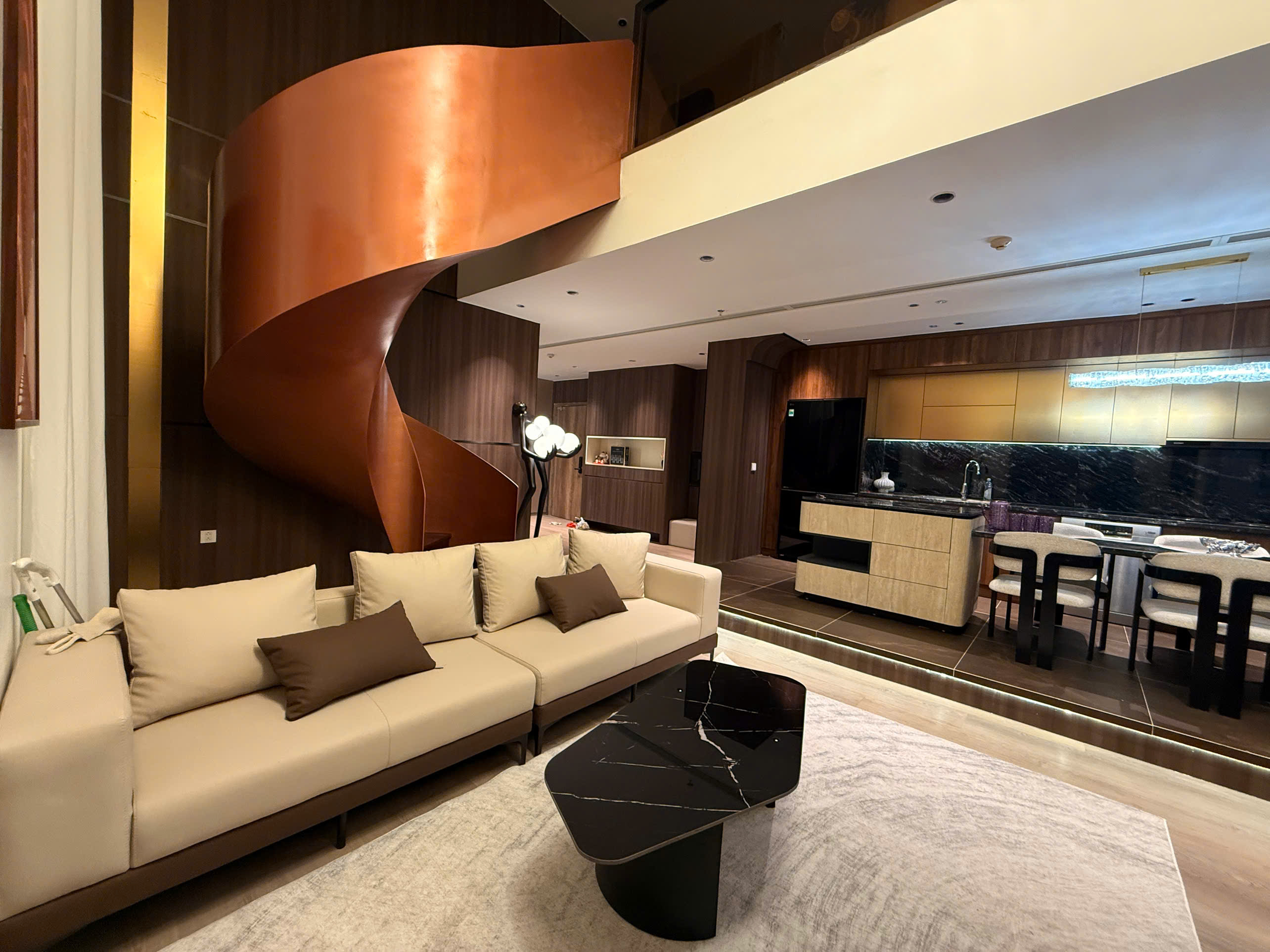 Cho thuê căn hộ Duplex 170m2 tòa The Landmark Ecopark - 3 phòng ngủ, full nội thất cao cấp