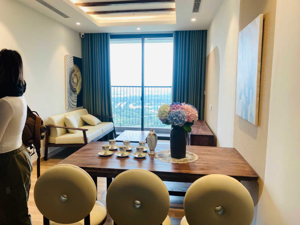 Cho thuê căn hộ tầng cao 3 phòng ngủ, đầy đủ đồ cao cấp bên tòa L2 Landmark Ecopark