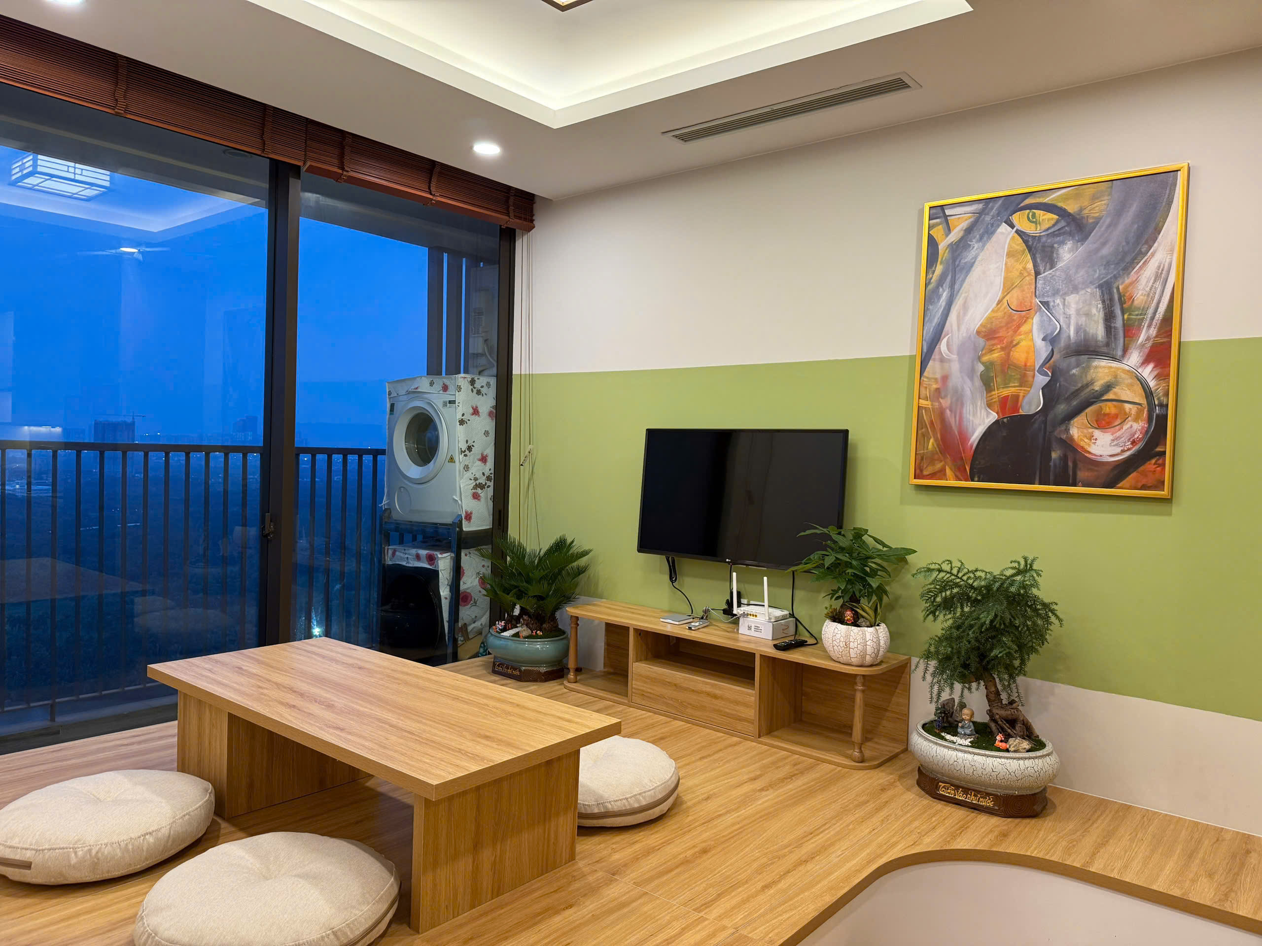 Cho Thuê Căn Hộ Tầng Cao Tòa R1 The Onsen Ecopark - 2 Phòng Ngủ, Full Nội Thất Đẹp