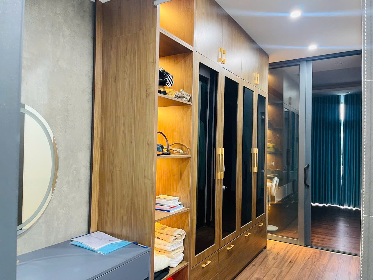 cho thuê căn liền kề 4 phòng ngủ, đủ đồ có thang máy bên khu ngọc trai vinhomes Ocean park 1 gia lâm