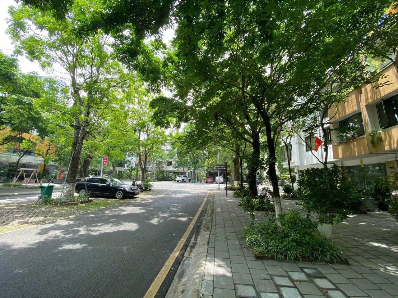 Cho thuê căn nhà phố 100m2 mặt đường đôi bên khu Thảo nguyên Ecopark