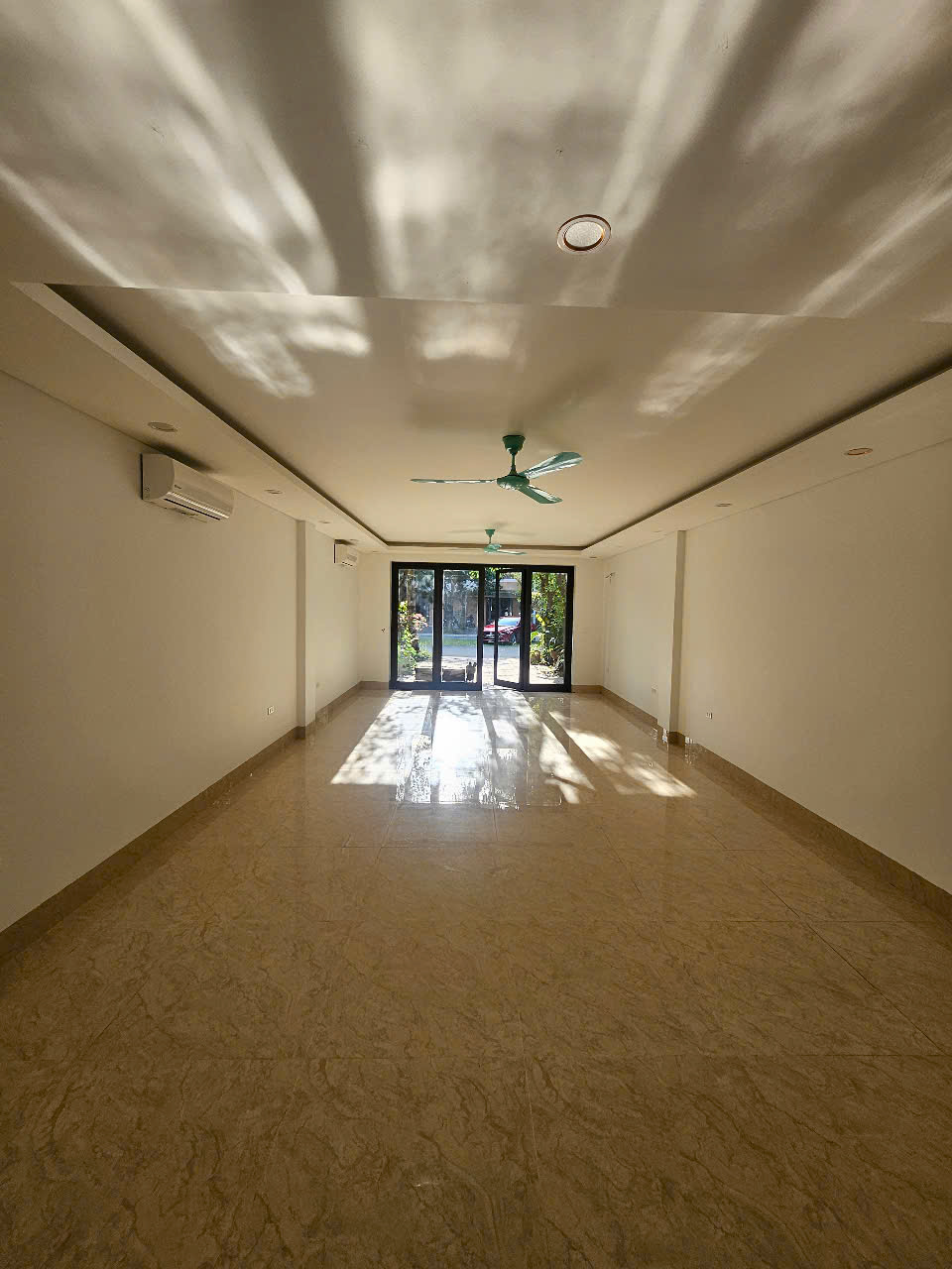 Nhà phố 100m2, full đồ bên khu hảo nguyên Ecopark cần cho thuê